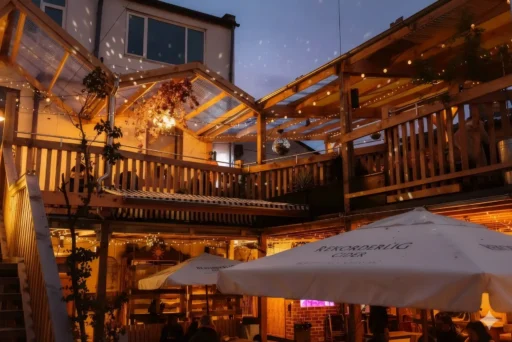 hagglers courtyard night